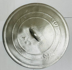 COOKING CAST IRON PAN / POT WITH COVER