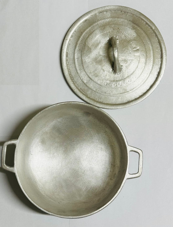 COOKING CAST IRON PAN / POT WITH COVER (SMALL)