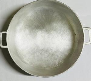 COOKING CAST IRON PAN / POT WITH COVER